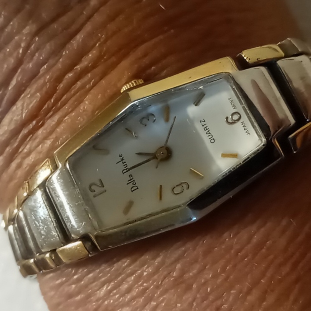 Delta Burke Quartz Women's Gold and Silver Watch.. Sz 8.5 With Removable Links